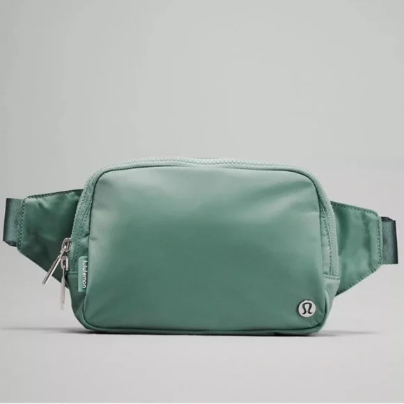NWT Large Lululemon Everywhere Belt Bag - Picture 5 of 8